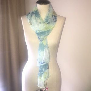NWT Beautiful Vince Camuto Scarf
